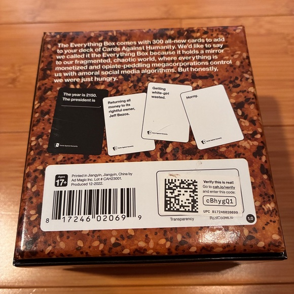 Cards Against Humanity Everything Box - Picture 3 of 6